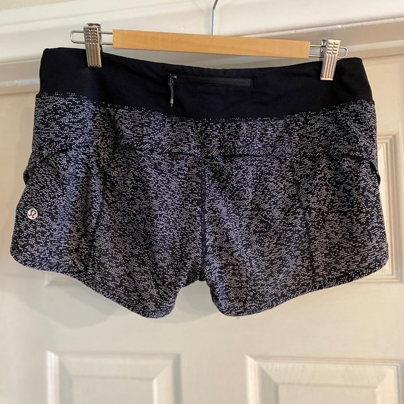 LULULEMON SPEED UP SHORT 2.5" SIZE 8 BLACK AND WHITE - Picture 2 of 5